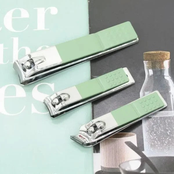 16-in-1 Stainless Steel Manicure & Pedicure Set – Nail Clippers, Scissors, Ear Spoon & Grooming Tools (Random Color)